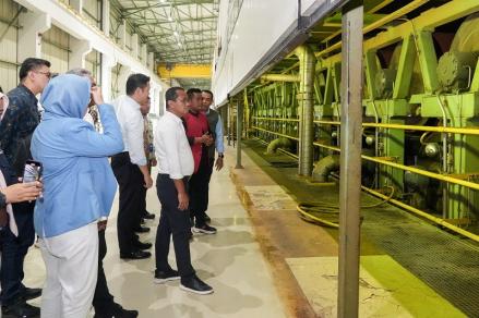 Bahlil Minta Industri Kertas Tingkatkan Produksi untuk Dorong Ekonomi Nasional. (Foto: Dok. BKPM)