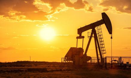 Harga Minyak Melemah, Pasar Waspadai Kenaikan Produksi OPEC+. (Foto: Freepik)