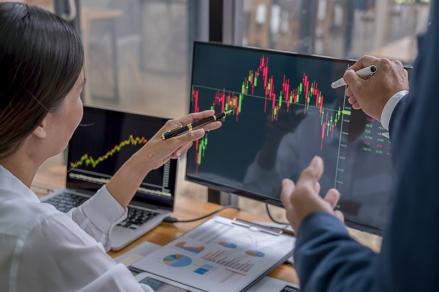 IHSG Berpotensi Bangkit Jelang Musim Lapkeu, Saham ASII-BBRI Dijagokan (foto mnc media)