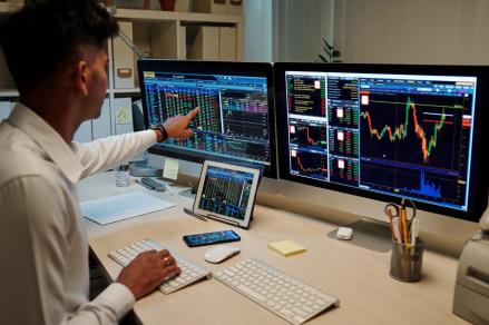 Ramai Kode Broker Akan Dibuka, Ini 10 Broker Pencetak Nilai Transaksi Terbesar Sepekan (Foto MNC Media)