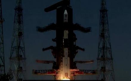 Usai Mendarat di Bulan, India Sukses Luncurkan Misi Pertama ke Matahari. Foto: Reuters