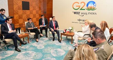 Bertemu di G20, Jokowi Apresiasi Komitmen Investasi Italia lewat Piaggio dan JETP. (Foto: BPMI Setpres/Muchlis Jr)