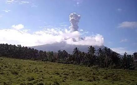 Aktivitas Gunung Ibu Meningkat, Status Naik Jadi Siaga. (Foto: MNC Media)