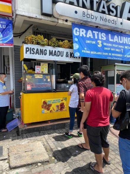 Bermodal Rp10 Juta, Pedagang Pisang Madu Ini Berhasil Buka 30 Cabang. (Foto: MNC Media)