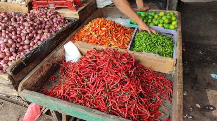 Pedagang Cemas Harga Cabai Rawit Bisa Tembus Rp150 Ribu (Foto: MNC Media)