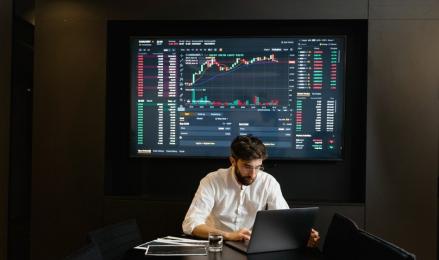 5 Pola Candlestick yang Menjadi Senjata Andalan Investor, Simak untuk Cari Posisi Buy-Sell. (Foto: MNC Media)