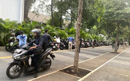 Satpol PP DKIJakarta ingatkan pengusaha restoran siapkan lahan parkir.