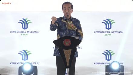 Jokowi: Perizinan Ruwet hingga Pembebasan Lahan Alot Bikin Investor Enggak Jadi Investasi. (Foto YouTube Setpres)