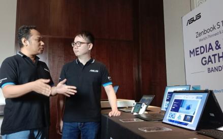 Produsen laptop paling banyak membidik segmen pelajar. Penjualan laptop kepada pelajar dianggap paling stabil dibandingkan segmen market lainnya.