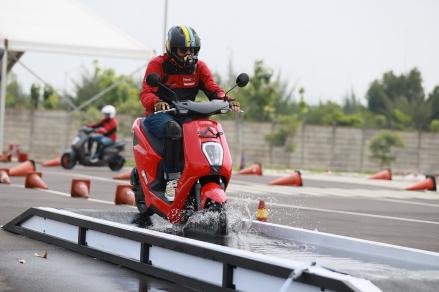 Motor Listrik Honda EM1 e: Dibanderol Mulai Rp33 Juta, Sudah Dapat Subsidi. (Foto: MNC Media)