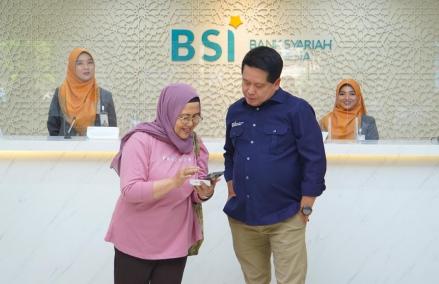 Dirut BSI (BRIS) Tinjau Kantor Cabang, Pastikan Layanan Optimal di Akhir Tahun. (Foto: Dok. BSI)
