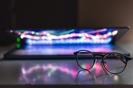 Daftar Puluhan Saham yang Terancam Delisting di 2023. (Foto: Freepik)