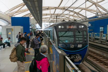 MRT Jakarta Catat 303 Ribu Pelanggan Bayar Rp1 saat Perayaan Tahun Baru 2025. (Foto: MNC Media)