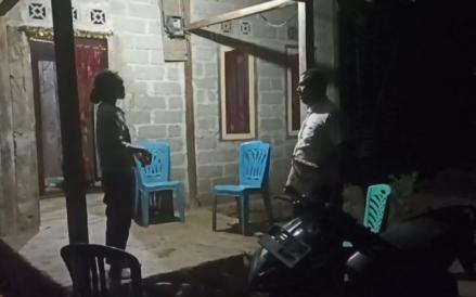 Gempa bumi berkekuatan Magnitudo 5,6 mengguncang Kabupaten Nagekeo, NTT. Warga panik lari ke luar rumah.
