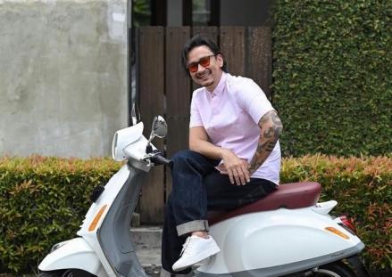 Koleksi Barang Mahal Milik Vincent Rompies, dari Vinyl Klasik hingga Royal Enfield