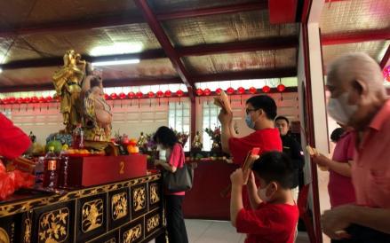 Warga Tionghoa rayakan Cap Go Meh di Wihara Dharma Bakti Glodok  (Devi Pattricia/MPI)