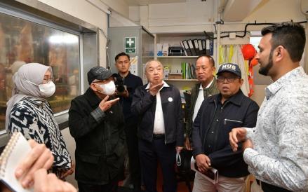 Wapres Ma'ruf Amin saat meninjau proses penyembelihan sapi di Taylor Preston Limited, Ngauranga Gorge, Wellington, Selandia Baru