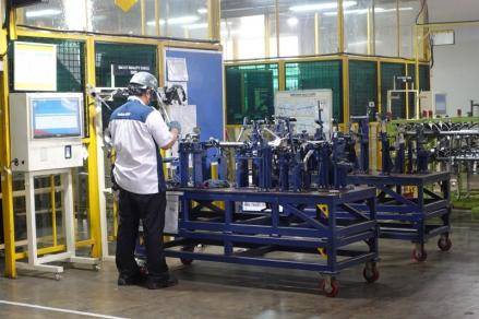 Dharma Polimetal (DRMA) Incar Pasar Aftermarket Otomotif Usai Kembangkan Aki Lithium. (Foto: Inews Media Group)
