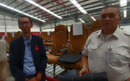 Lion Air Group menggandeng pabrik kulit asal Garut, Jabar, untuk memproduksi pelapis kursi pesawat.