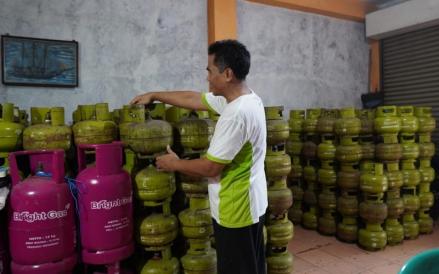 Pertamina menambah suplai elpiji 3 kilogram di wilayah terdampak cuaca ekstrem di Jateng (MNC Media)