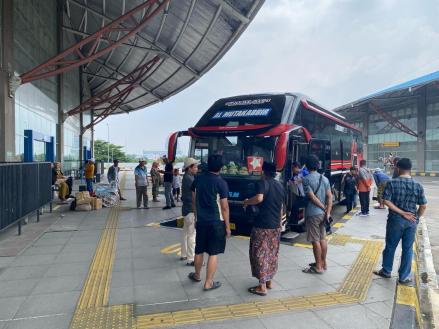 Ada WFA, Jumlah Pemudik saat Arus Balik di Terminal Jakarta Turun 22 Persen. (Foto: MNC Media)