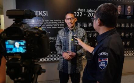 Menparekraf Sandiaga Uno saat ditemui di Gedung Bursa Efek Indonesia (BEI), Jakarta, Selasa (26/3/2024). (IDXChannel)