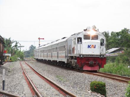 KAI Catat Penumpang Commuter Line Tembus 20 Juta Orang selama Angkutan Lebaran (FOTO:MNC Media)