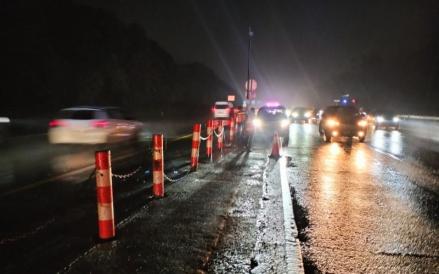 Jasa Marga berlakukan contraflow di Tol Jagorawi arah Jakarta pada Senin (27/1/2025).