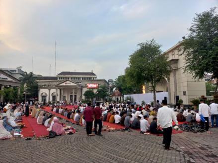 Rayakan Idul Fitri, Balai Kota Semarang Gelar Salat Ied. (Foto: Achmad Al Fiqri/MNC Media)