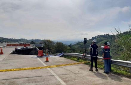 Jalan Tol Bocimi Seksi 2 Parungkuda Dibuka Kembali Pasca Longsor
