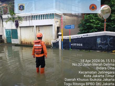 BPBD DKI Targetkan Genangan Banjir di Jaktim Surut Siang Ini. (Foto: MNC Media)