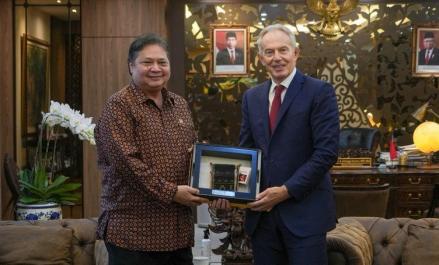 Airlangga dan Tony Blair Bertemu, Bahas Situasi Geopolitik hingga Transisi Energi. Foto: MNC Media.