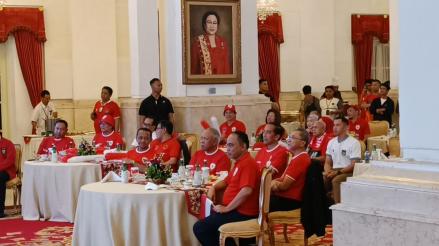 Momen Jokowi Nobar Piala Asia U23 Bareng Menteri dan Relawan. (Foto: Raka/MNC Media)