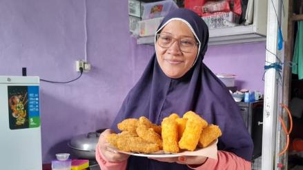 Tinggalkan Kerja Kantoran, Julaeha Raup Cuan Berlimpah dari Bisnis Kue Basah (foto: MNC Media)