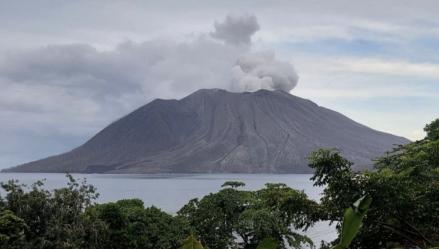 Aktivitas Gunung Ruang Masih Tinggi, Waspada Lontaran Batu Pijar hingga Awan Panas  (FOTO:Dok Ist)