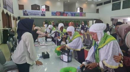 Kloter Empat Jamaah Haji Embarkasi Jakarta Tiba di Asrama Haji Pondok Gede. (Foto MNC Media)
