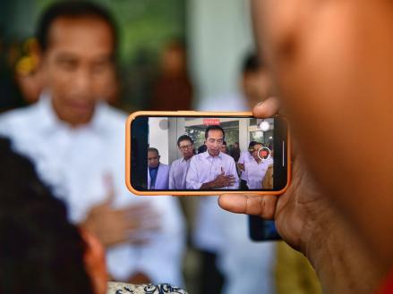 Sebelum Sholat Idul Adha, Jokowi Rayakan Takbiran Sambil Kulineran Mi Pedas di Semarang