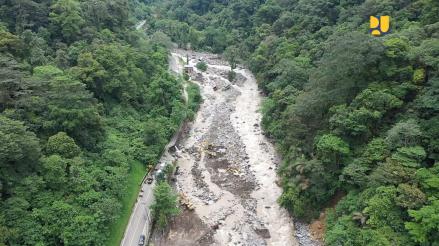 Bantu Tangani Banjir Lahar Dingin di Sumbar, Kementerian PUPR Kerahkan Alat Berat  (FOTO:Dok Ist)