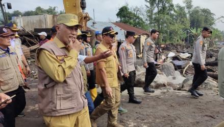 Jalan Putus akibat Banjir Lahar, Gubernur Sumbar Pindah Kantor Sementara di Bukittinggi (FOTO:Dok Ist)