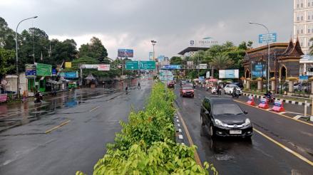 Kondisi arus lalu lintas di Jalur Puncak, Kabupaten Bogor pada peringatan Hari Lahir Pancasila (Putra Ramadhani/MPI)