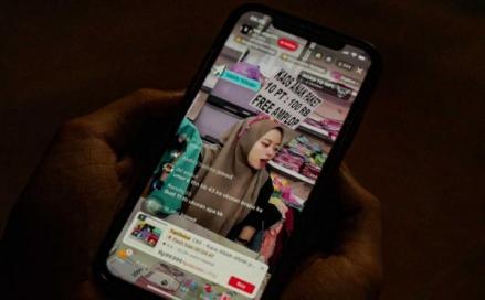 5 Ciri-Ciri Sudah Kecanduan Belanja Live Shopping, Begini Cara Mengatasinya. (Foto: MNC Media)