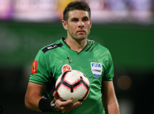 Estimasi Gaji Wasit Indonesia vs Irak Shaun Evans, Diperkirakan Bisa Dapat Segini. (Foto: A-League & Football)