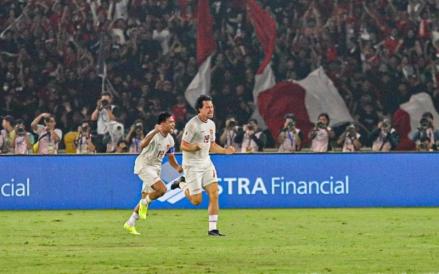 Skuad Garuda unggul 1-0 atas tim lawan pada babak pertama dalam laga pamungkas Grup F putaran kedua Kualifikasi Piala Dunia 2026 zona Asia. (Aldhi Candra/MPI)