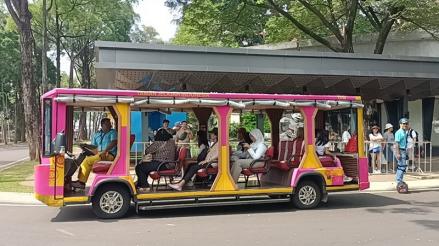 8.000 Lebih Pengunjung Banjiri TMII saat Libur Panjang Idul Adha (foto refi sandi)
