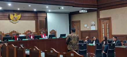 Achsanul Qosasi Divonis 2,5 Tahun Penjara dan Denda Rp250 Juta dalam Kasus Korupsi BTS. (Foto: Nur Khabibi/MNC Media)