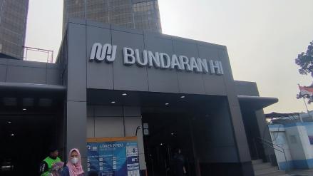 Penampakan Stasiun MRT Jakarta Bundaran HI Diserbu Penumpang Demi Tarif Rp1. (Foto Dinar/MPI)