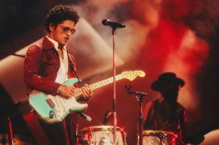 Polisi mengimbau penonton konser musik Bruno Mars di Jakarta Internasional Stadium, tidak membawa kendaraan pribadi.