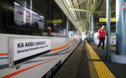 Ini Tanggapan YLKI soal Usulan Gerbong Khusus Merokok di Kereta Jarak Jauh. (Foto Istimewa)