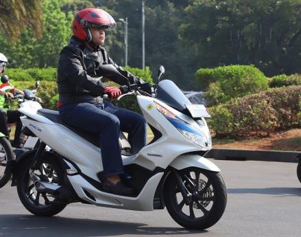 Bisakah Gadai BPKB Motor Bukan Atas Nama Sendiri di Pegadaian. (FOTO: MNC MEDIA)