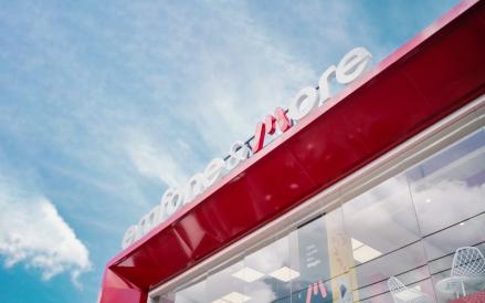PT Erajaya Swasembada Tbk (ERAA) agresif menggaet sejumlah merek belakangan ini mulai dari mobil listrik XPENG hingga minuman Chagee.
